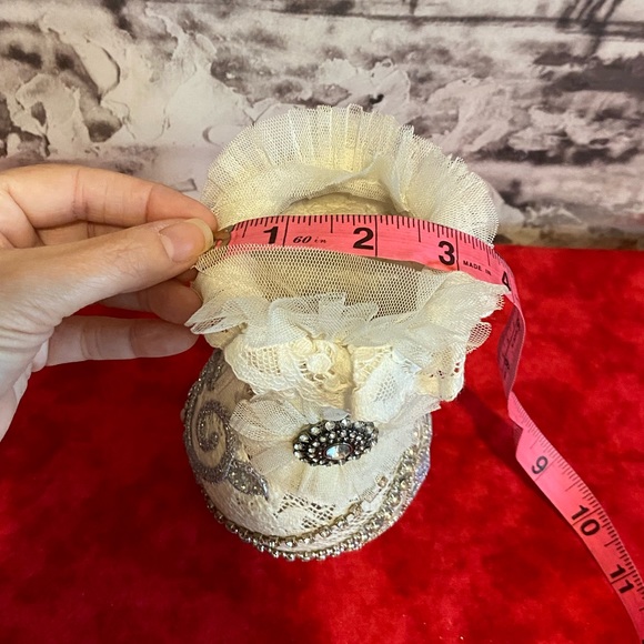 Vintage Lace Rhinestone Embellished Night Ambiance Lighted Decor Vase - Picture 11 of 15